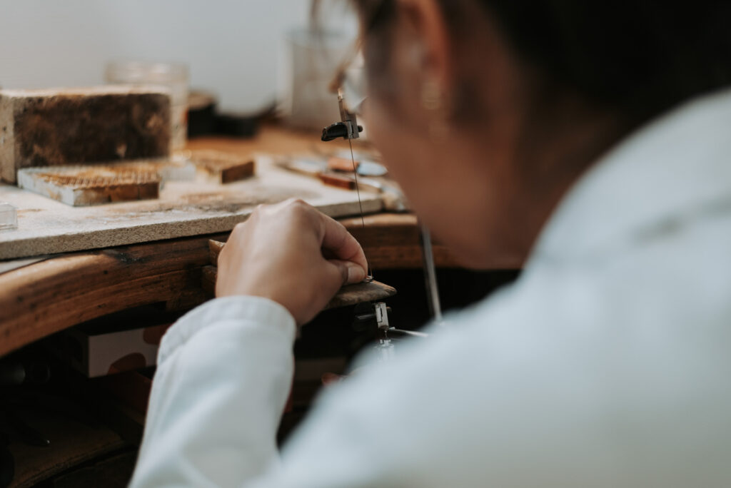 Photo de création d'une bague en tanzanite réalisée par LD photographie à Brest pour LS joaillerie